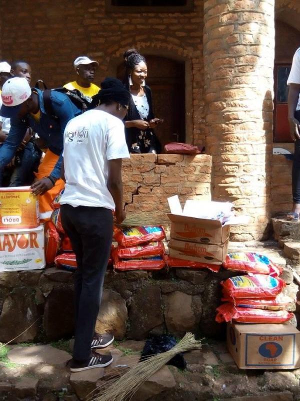 Foumban Cameroun reception colis festival Nguom 2018 lancement monnaie du coeur